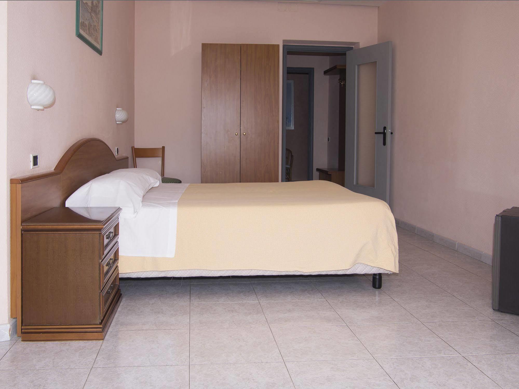 Cristallo Hotel 3*